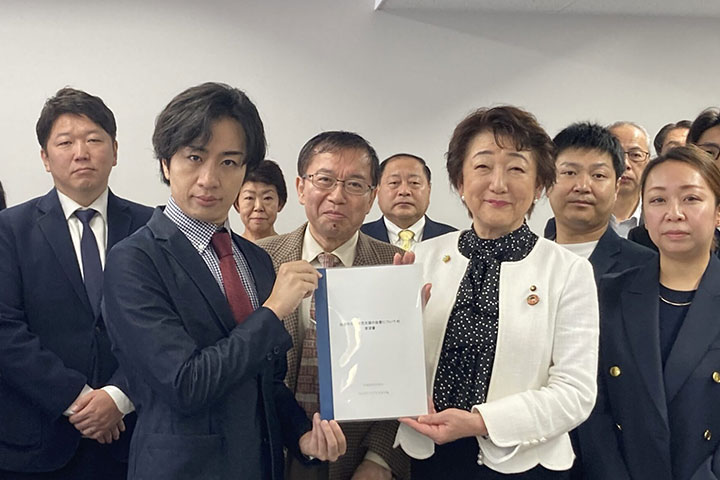 10/26（木）仙台市長に障害児支援体制の改善を訴える要望書を提出